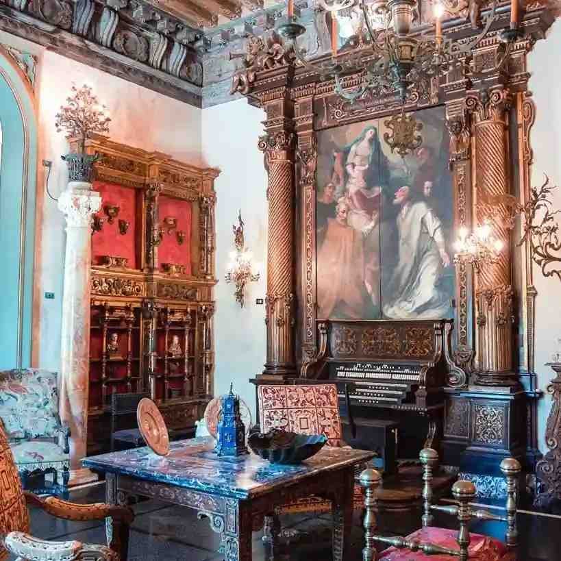 Pianos with a History​